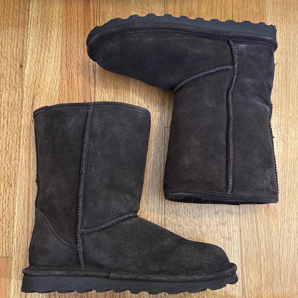 WORN ONCE BearPaw chocolate brown Elle short bootie